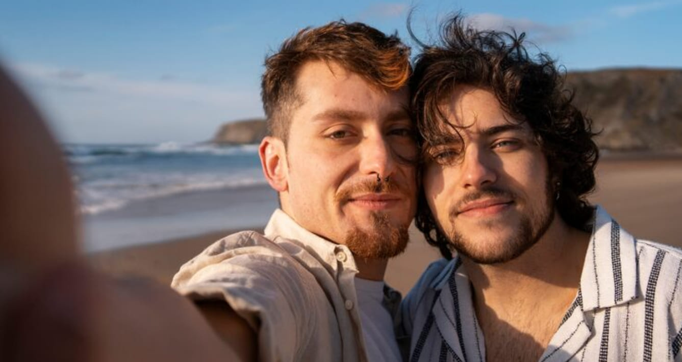 Gay couple swinging guide