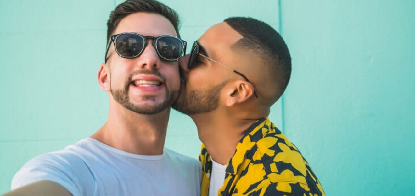 Gay-Kiss.com - Connecting Hearts Worldwide