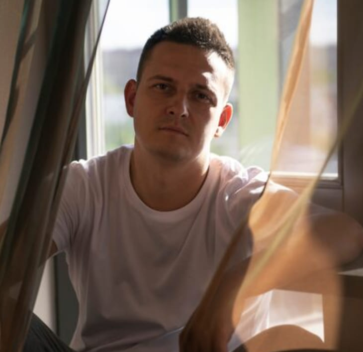 About Gay Kiss community